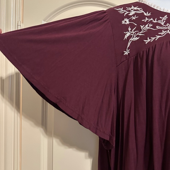 Burgundy swing top with beautiful neck design- summer top size 26 - Picture 3 of 5